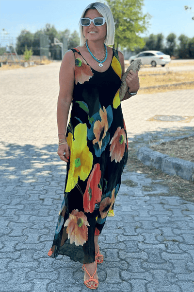 Maxi dress made of silk chiffon with a floral pattern and a U-shaped neckline