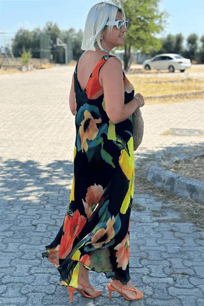 Maxi dress made of silk chiffon with a floral pattern and a U-shaped neckline